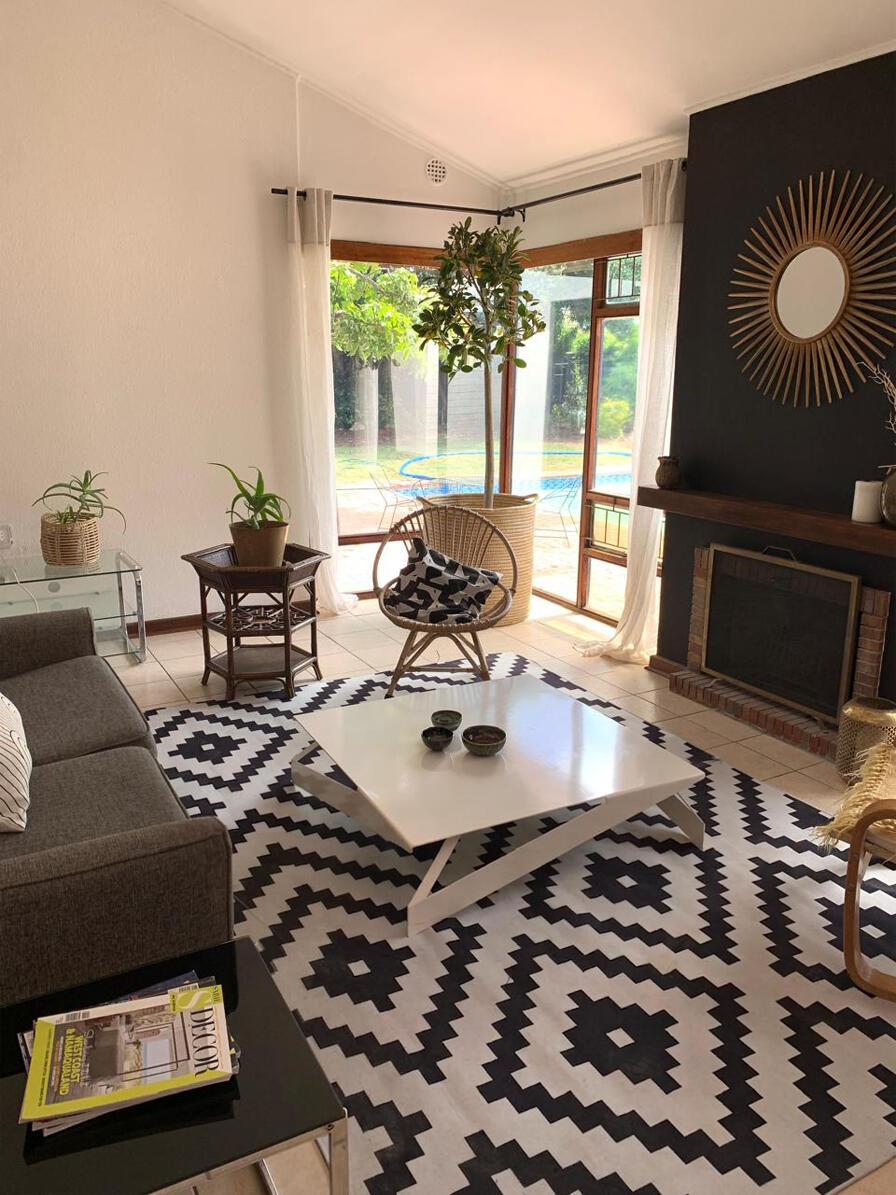 Fountain Road - Renovation and staging Lounge